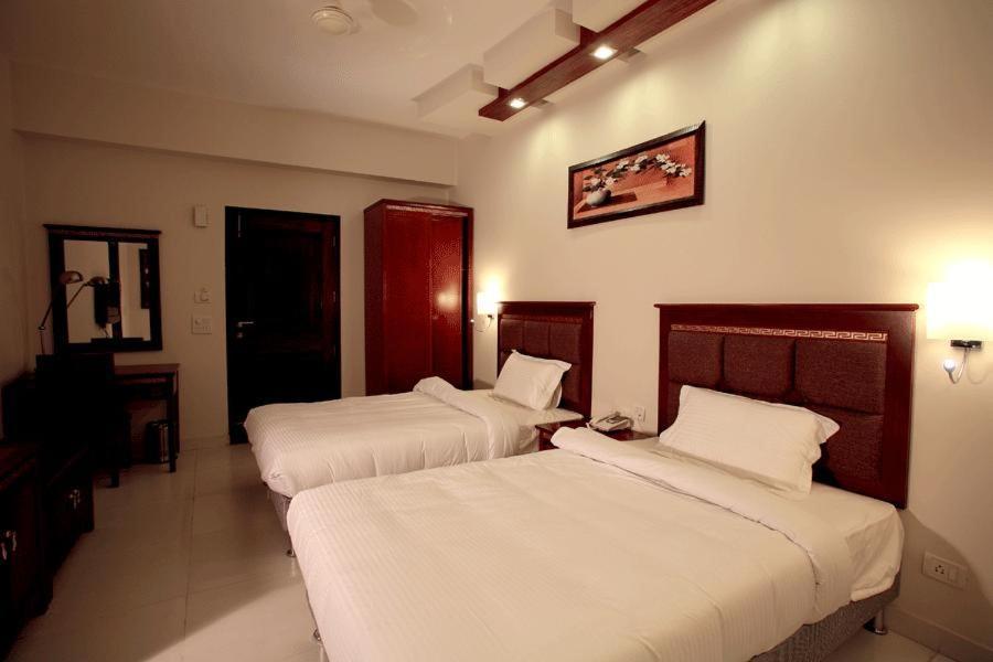 Kartikay Hotel Hisār Kültér fotó