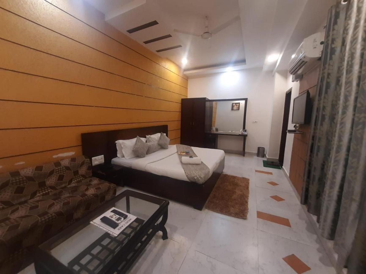 Kartikay Hotel Hisār Kültér fotó
