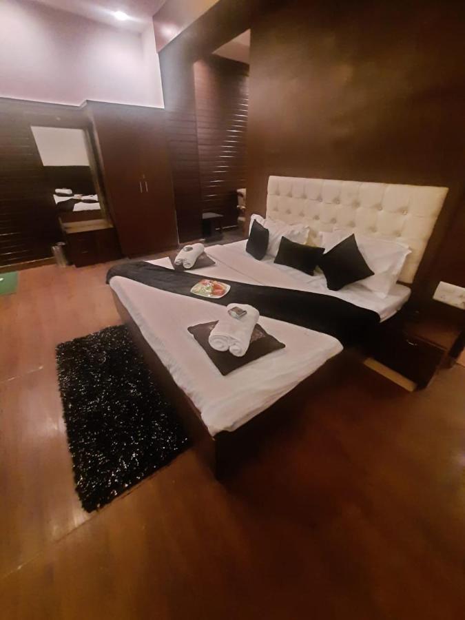 Kartikay Hotel Hisār Kültér fotó