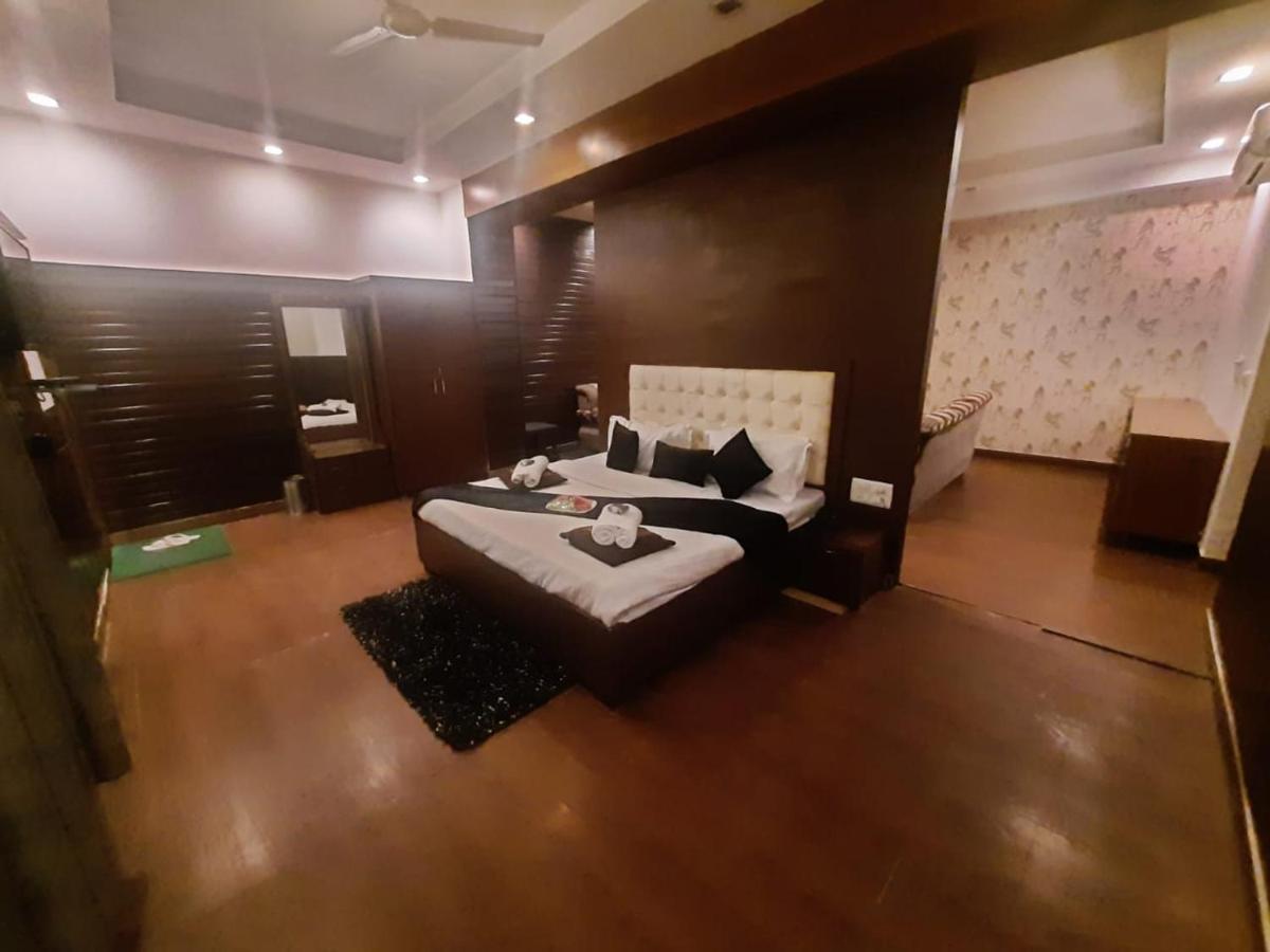 Kartikay Hotel Hisār Kültér fotó