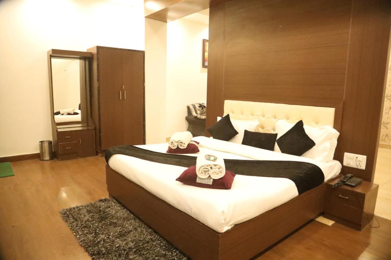 Kartikay Hotel Hisār Kültér fotó