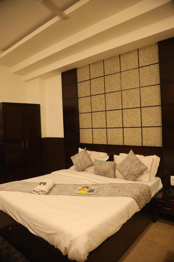 Kartikay Hotel Hisār Kültér fotó
